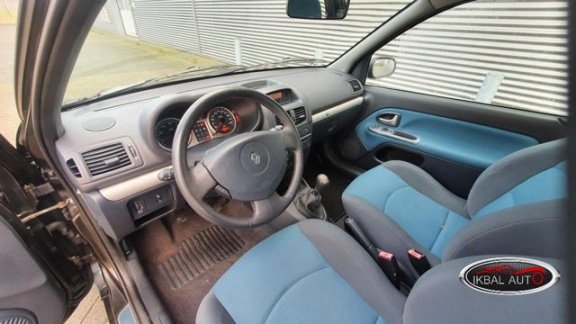 Renault Clio - 1.4 16V Privilege - 1