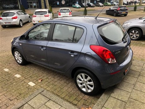 Hyundai i20 - 1.4i i-Deal Bluetooth/USB/Parkeersensoren - 1