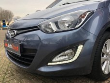 Hyundai i20 - 1.4i i-Deal Bluetooth/USB/Parkeersensoren