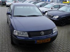 Volkswagen Passat - 1.8-5V Comfortline 4Motion Inruilkoopje|€399|Geen APK