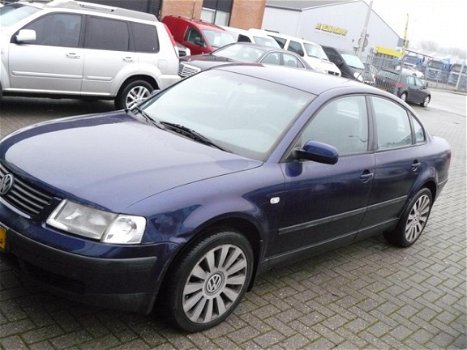 Volkswagen Passat - 1.8-5V Comfortline 4Motion Inruilkoopje|€399|Geen APK - 1