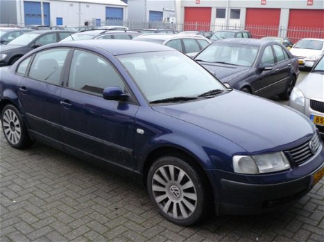 Volkswagen Passat - 1.8-5V Comfortline 4Motion Inruilkoopje|€399|Geen APK - 1