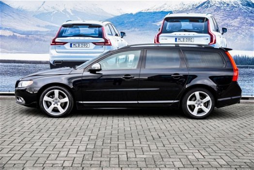 Volvo V70 - 2.0 R-Design Clima | Cruise | Leder | Parkeer sensoren | Roofrail - 1