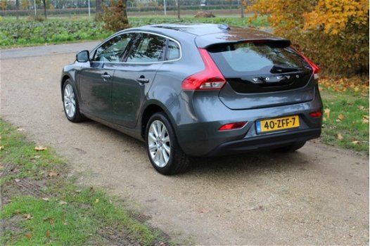 Volvo V40 - 1.6 D2 Momentum Navi-Pano-Camera - 1