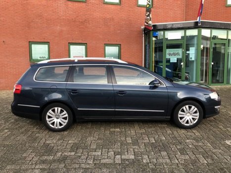 Volkswagen Passat Variant - 2.0 FSI Highline - 1