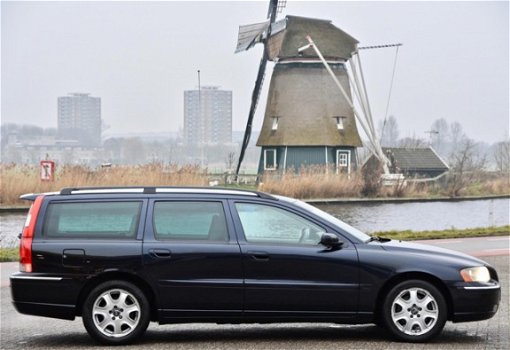 Volvo V70 - 2.5T Kinetic Dealer auto, Automaat, inclusief BTW - 1