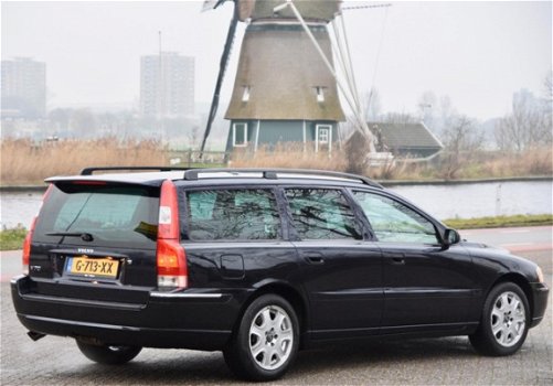 Volvo V70 - 2.5T Kinetic Dealer auto, Automaat, inclusief BTW - 1