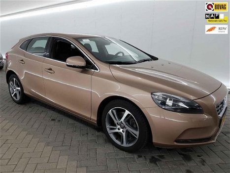 Volvo V40 - 2.0 D4 Momentum Business Navigatie, Ecc, Pdc, Lcv - 1