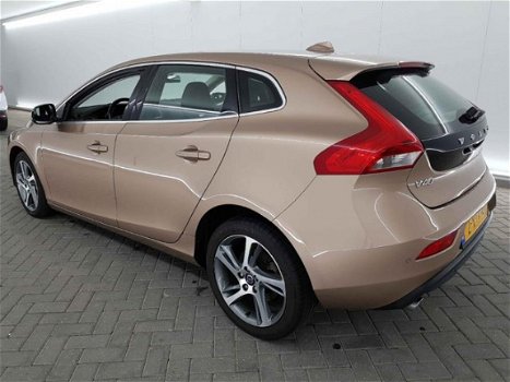 Volvo V40 - 2.0 D4 Momentum Business Navigatie, Ecc, Pdc, Lcv - 1