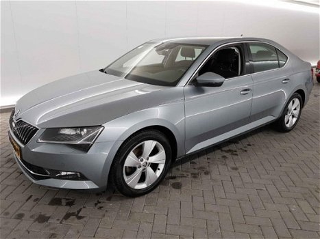 Skoda Superb - 1.4 TSI ACT Ambition Business Navigatie, Xenon, Pdc, Ecc, Lv - 1