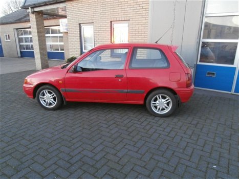 Toyota Starlet - 1.3-16V XLi originele nederlandse auto 197.000 km STUURBEKRACHTIGING €1100. - 1