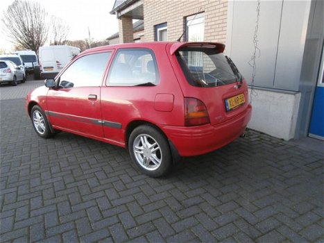 Toyota Starlet - 1.3-16V XLi originele nederlandse auto 197.000 km STUURBEKRACHTIGING €1100. - 1