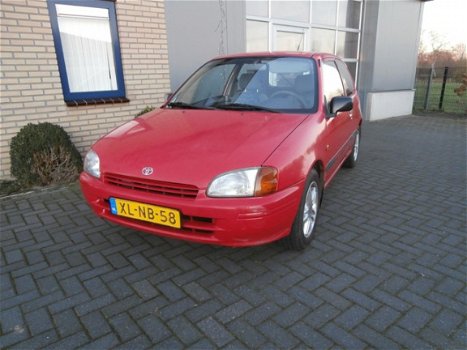 Toyota Starlet - 1.3-16V XLi originele nederlandse auto 197.000 km STUURBEKRACHTIGING €1100. - 1