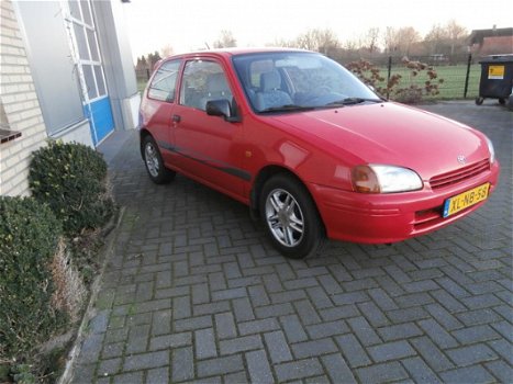 Toyota Starlet - 1.3-16V XLi originele nederlandse auto 197.000 km STUURBEKRACHTIGING €1100. - 1