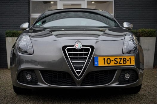 Alfa Romeo Giulietta - 1.7 TBi Quadrifoglio Verde 235PK-Leder-Schuifdak-Navigatie-LED-18''LMV - 1