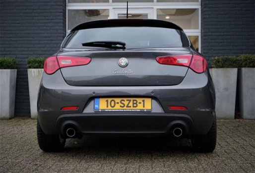 Alfa Romeo Giulietta - 1.7 TBi Quadrifoglio Verde 235PK-Leder-Schuifdak-Navigatie-LED-18''LMV - 1