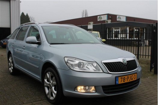 Skoda Octavia Combi - 1.2 TSI Elegance 125PK ECC Cruise PDC Trekhaak Nw.Staat - 1