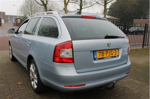 Skoda Octavia Combi - 1.2 TSI Elegance 125PK ECC Cruise PDC Trekhaak Nw.Staat - 1