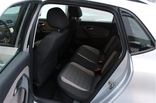 Volkswagen Polo - 1.2 TSI DSG Cross Navigatie | Climate contr. | Cruise contr. | Trekhaak | 17 inch - 1