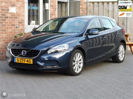 Volvo V40 - - 1.6 T3 Momentum TREKHAAK, PDC, 17 INCH - 1