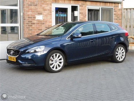 Volvo V40 - - 1.6 T3 Momentum TREKHAAK, PDC, 17 INCH - 1