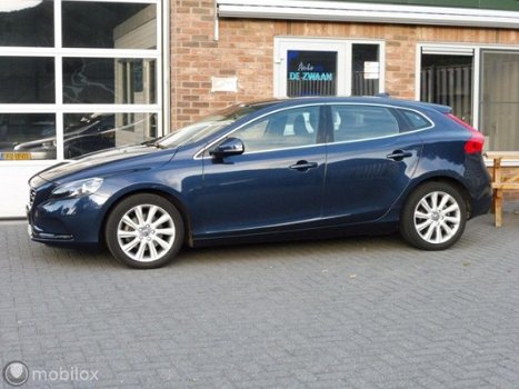 Volvo V40 - - 1.6 T3 Momentum TREKHAAK, PDC, 17 INCH - 1