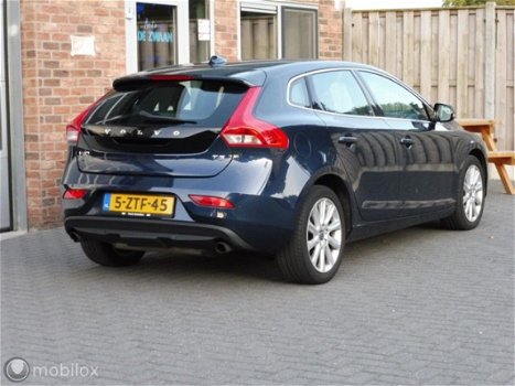 Volvo V40 - - 1.6 T3 Momentum TREKHAAK, PDC, 17 INCH - 1