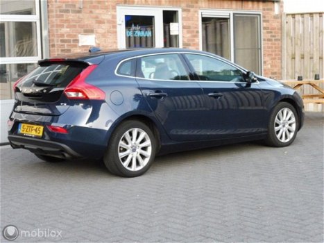 Volvo V40 - - 1.6 T3 Momentum TREKHAAK, PDC, 17 INCH - 1