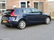 Volvo V40 - - 1.6 T3 Momentum TREKHAAK, PDC, 17 INCH - 1 - Thumbnail