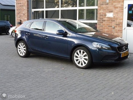 Volvo V40 - - 1.6 T3 Momentum TREKHAAK, PDC, 17 INCH - 1