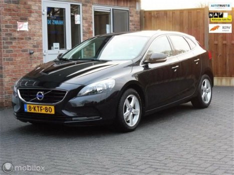 Volvo V40 - - 1.6 T3 Momentum 150 PK NAVI Half leder PDC LMV - 1