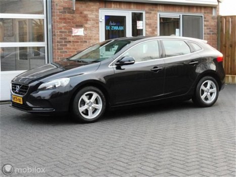 Volvo V40 - - 1.6 T3 Momentum 150 PK NAVI Half leder PDC LMV - 1