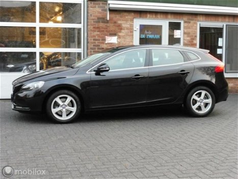 Volvo V40 - - 1.6 T3 Momentum 150 PK NAVI Half leder PDC LMV - 1