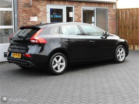 Volvo V40 - - 1.6 T3 Momentum 150 PK NAVI Half leder PDC LMV - 1