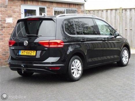 Volkswagen Touran - 1.2 TSI Highline TREKHAAK, PDC, NAVIGATIE - 1