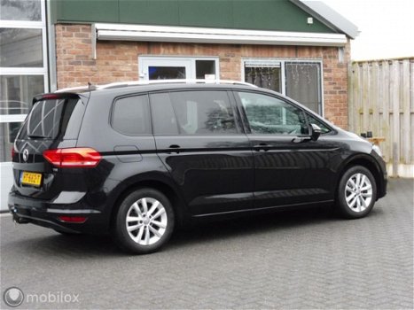 Volkswagen Touran - 1.2 TSI Highline TREKHAAK, PDC, NAVIGATIE - 1