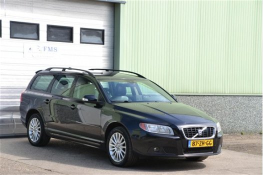 Volvo V70 - 2.5T Momentum Automaat Airco BJ'08 - 1