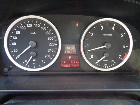 BMW 5-serie - 523i Business Line Navi, Half leder, PDC, Airco, Cruise control - 1