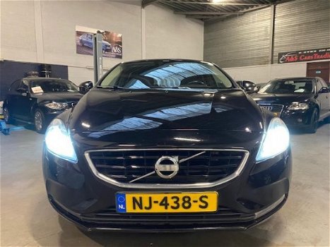 Volvo V40 - 2.0 D3 Momentum - 1