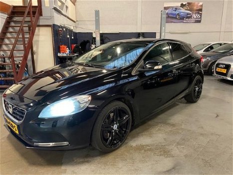 Volvo V40 - 2.0 D3 Momentum - 1