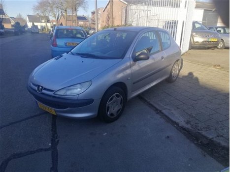 Peugeot 206 - 1.1 XR LANGE APK - STUURBEKRA - 1