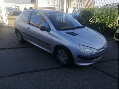 Peugeot 206 - 1.1 XR LANGE APK - STUURBEKRA - 1