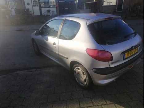 Peugeot 206 - 1.1 XR LANGE APK - STUURBEKRA - 1