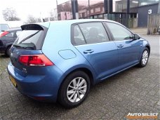 Volkswagen Golf - 1.6 TDI BlueMotion / Navigatie / PDC