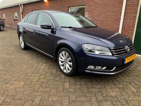 Volkswagen Passat - 1.4 TSI Highline BlueMotion Navi Clima Leer - 1