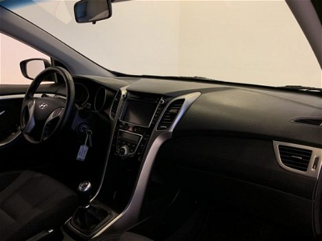 Hyundai i30 Wagon - 1.4 GO Navigatie | Climate | Camera | 1.000, - Slooppremie - 1