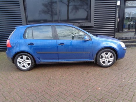 Volkswagen Golf - 1.6 FSI Trendline - 1