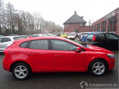 Volvo V40 - 1.5 T2 Kinetic 90kw airco navi - 1