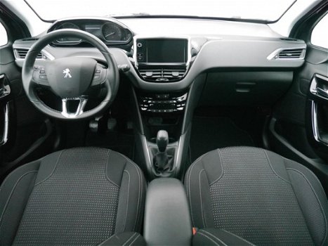 Peugeot 208 - 1.2 PureTech 82pk Allure | Navigatie | Climate control - 1