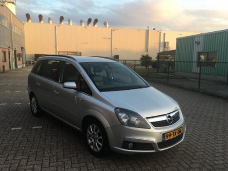 Opel Zafira - 1.9 CDTi Cosmo AIRCO / APK 04-2020 / NAVI / LEDER / PDC / VELGEN / 7 PERSOONS / ELEKTR - 1